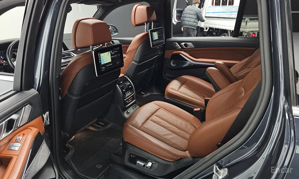 Фото 12 - BMW X7