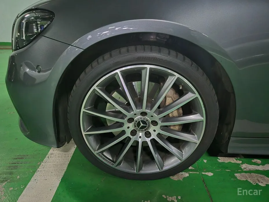 Фото 4 - Mercedes-Benz E-Class