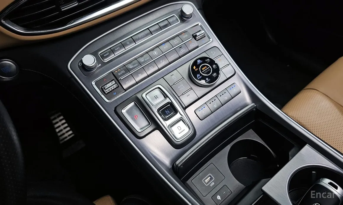 Фото 9 - Hyundai Santa Fe