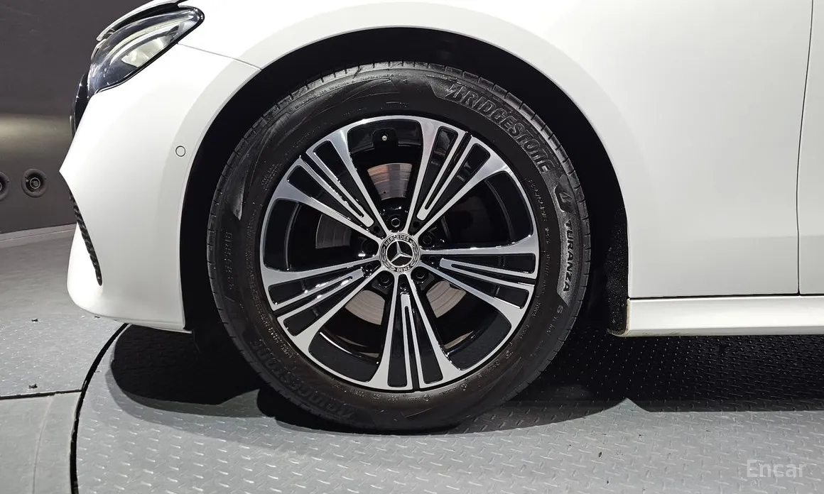 Фото 5 - Mercedes-Benz E-Class