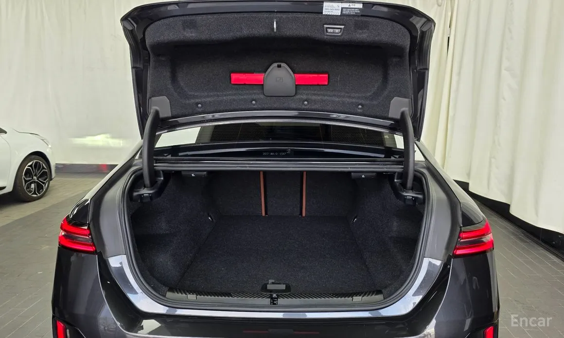 Фото 20 - BMW i5