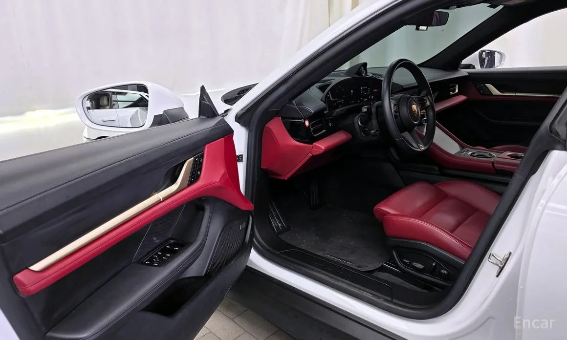 Фото 10 - Porsche Taycan