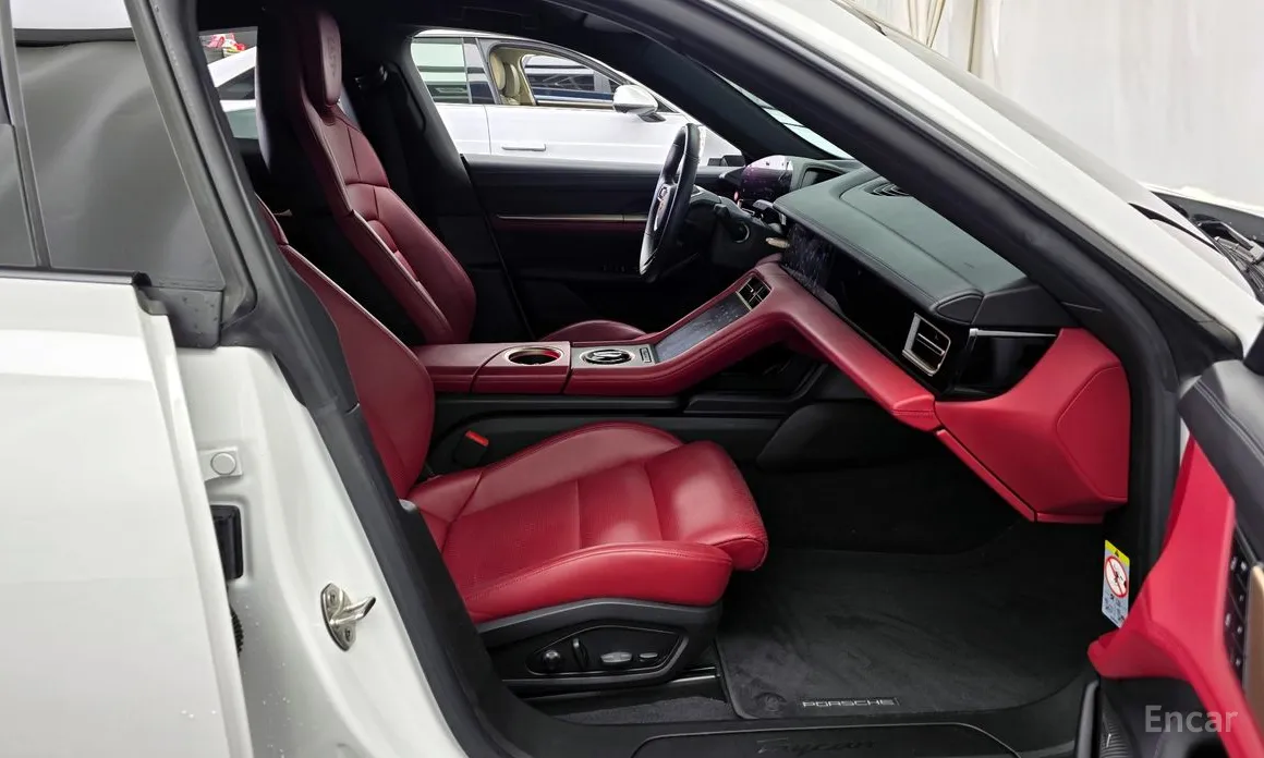 Фото 11 - Porsche Taycan