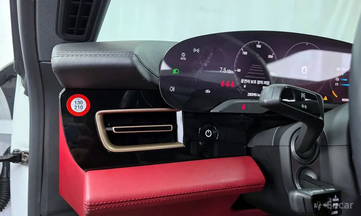 Фото 16 - Porsche Taycan