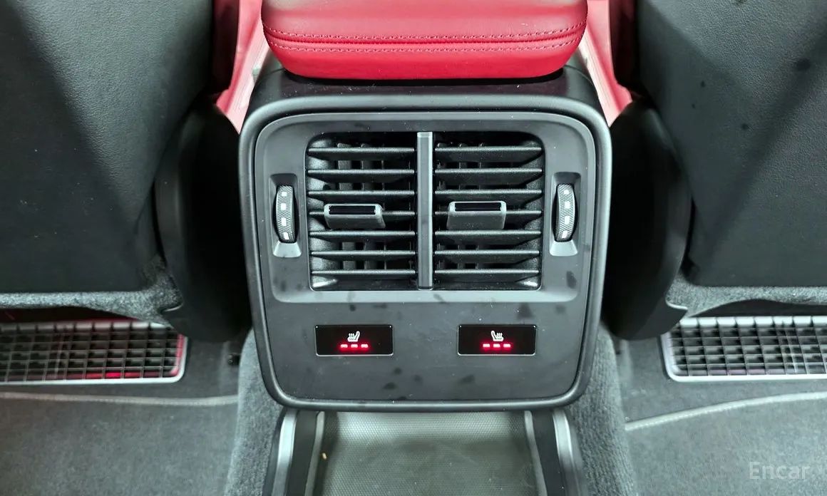 Фото 18 - Porsche Taycan