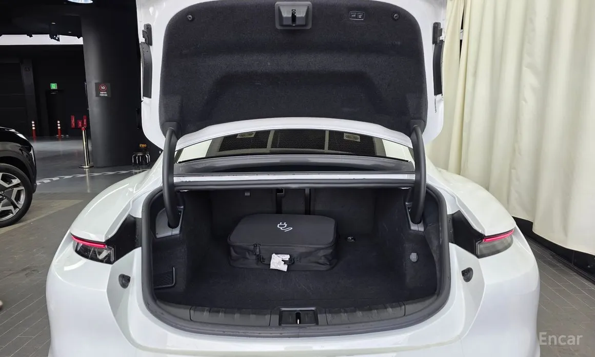 Фото 20 - Porsche Taycan