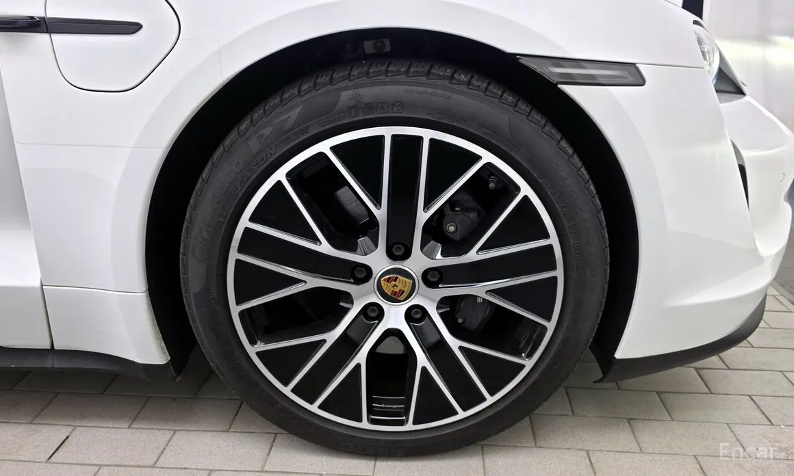 Фото 5 - Porsche Taycan