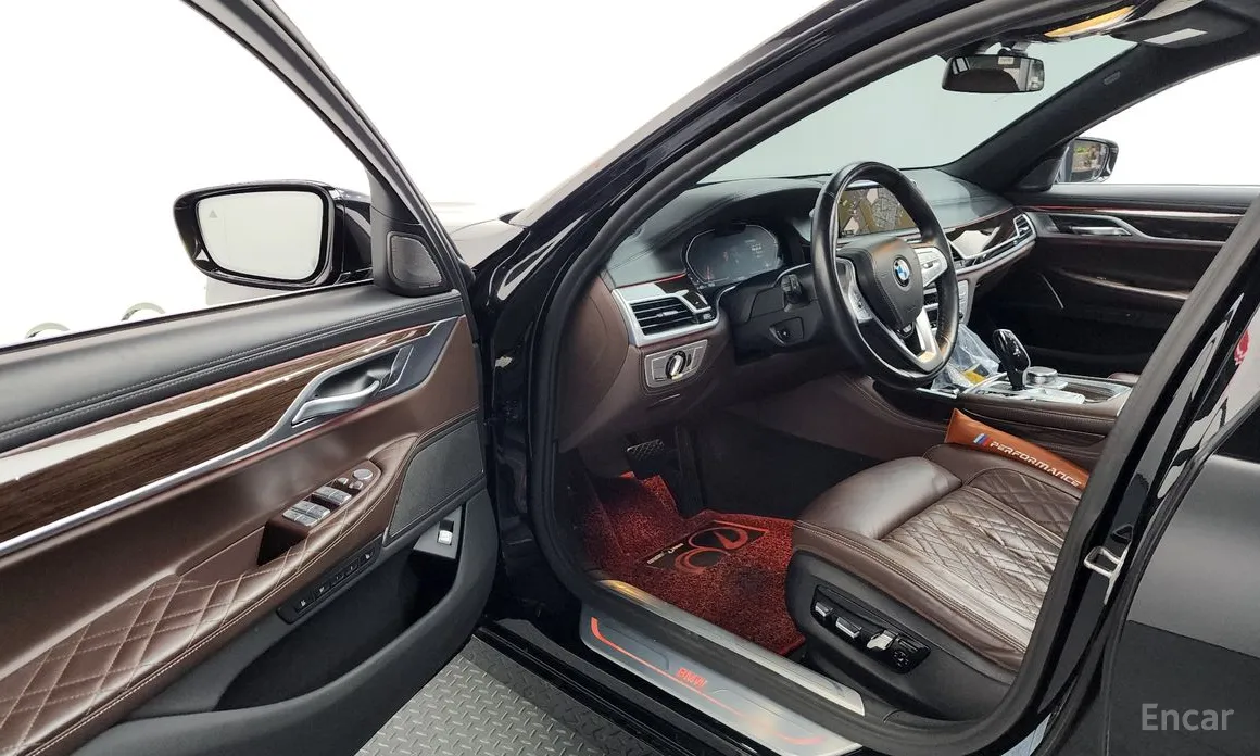 Фото 10 - BMW 7 Series