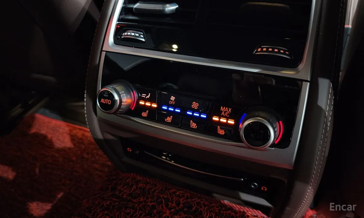 Фото 18 - BMW 7 Series