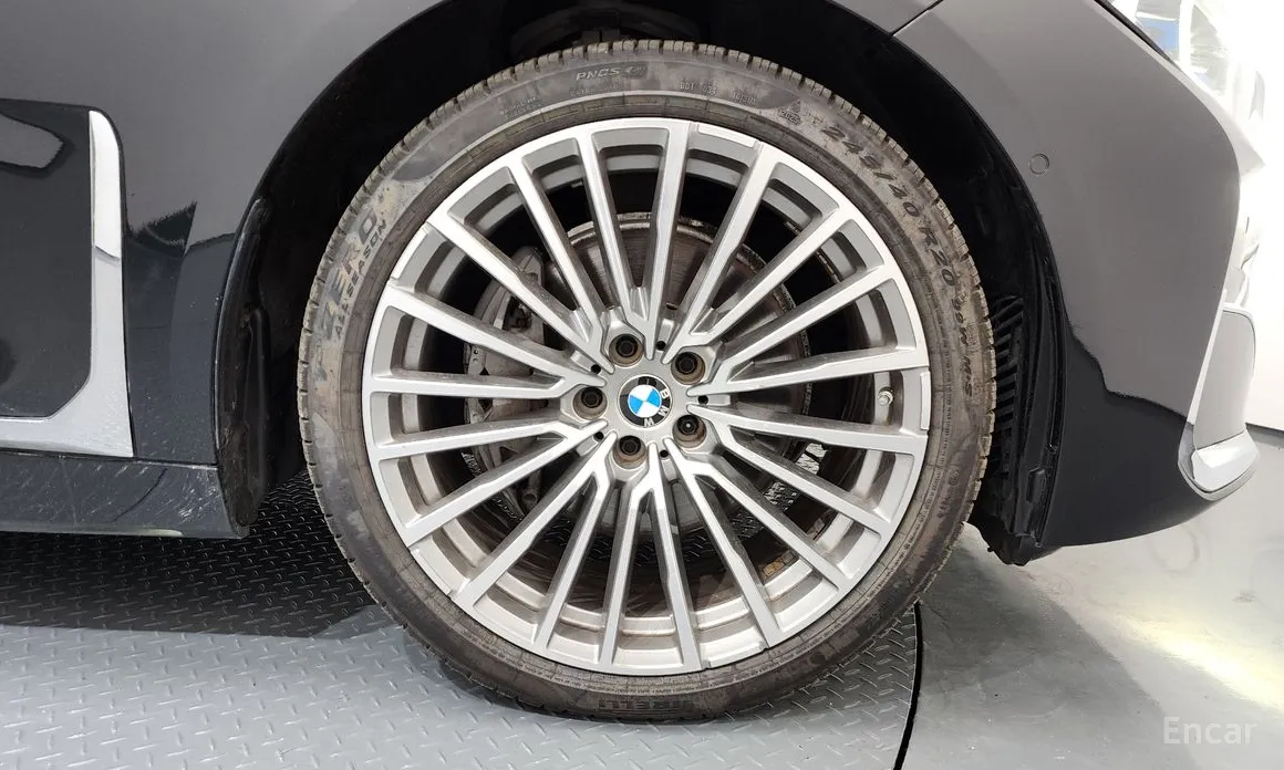 Фото 5 - BMW 7 Series