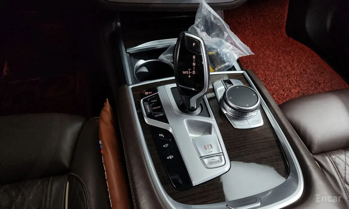 Фото 9 - BMW 7 Series