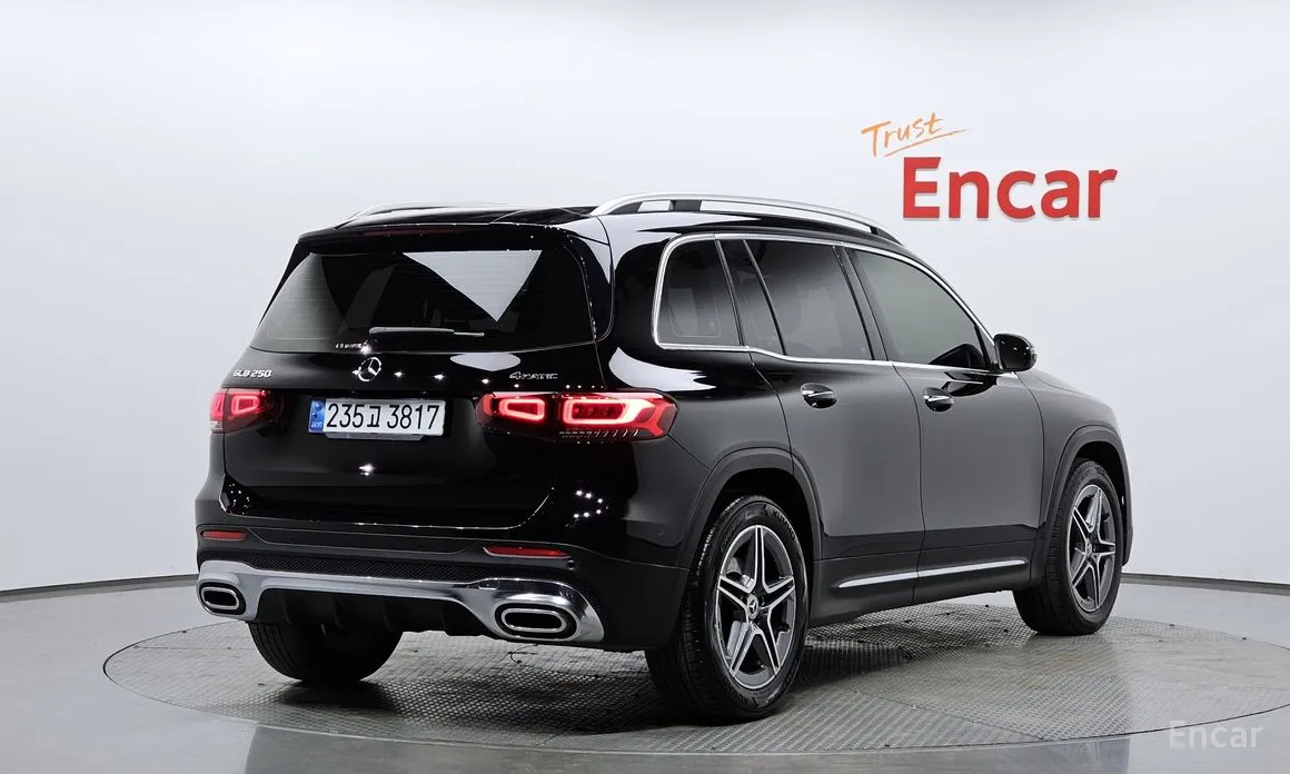 Фото 2 - Mercedes-Benz GLB-Class