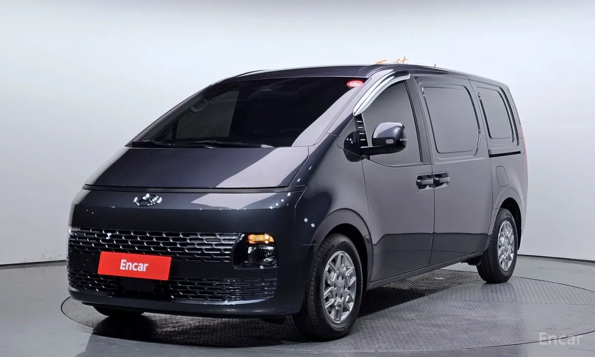 Фото 1 - Hyundai Staria