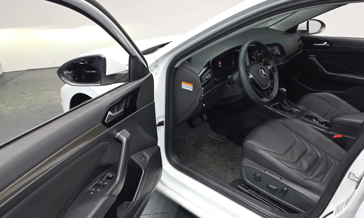 Photo 12 - Volkswagen Jetta