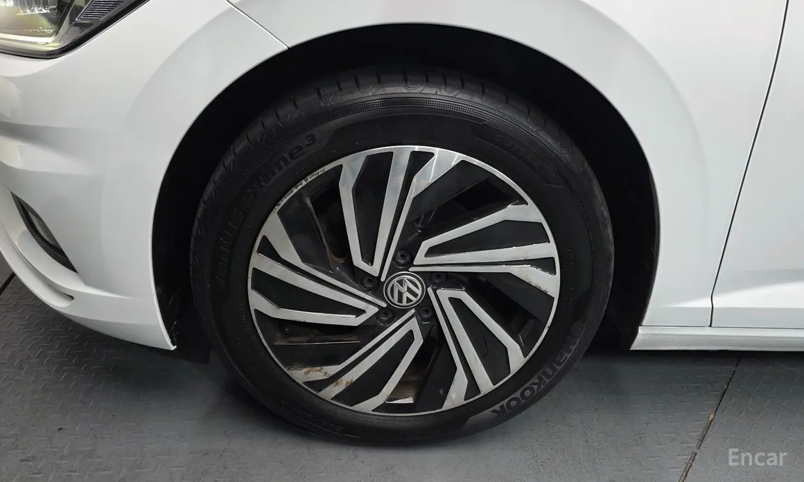 Photo 5 - Volkswagen Jetta