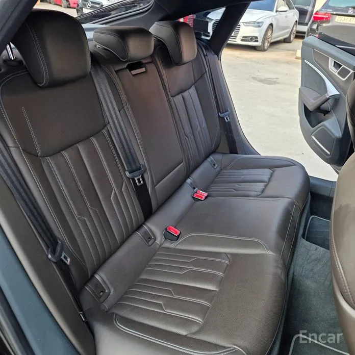 Фото 10 - Audi A7