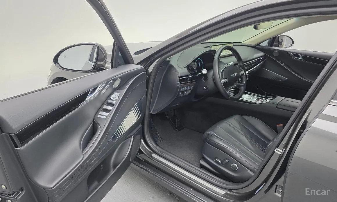 Фото 10 - Genesis G80