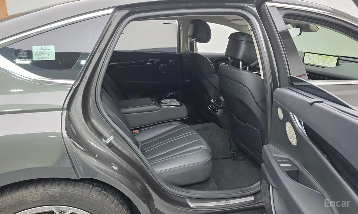 Фото 12 - Genesis G80