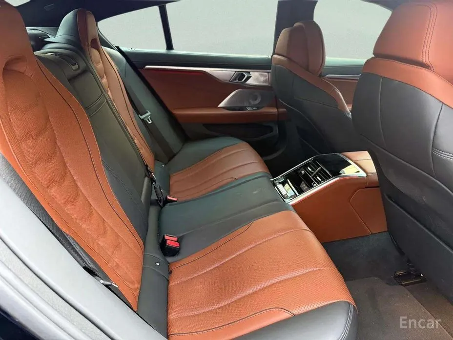 Фото 10 - BMW 8 Series