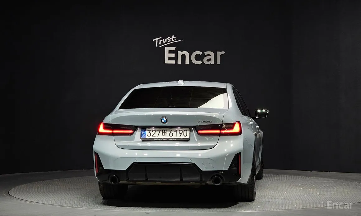 Photo 4 - BMW 3 Series