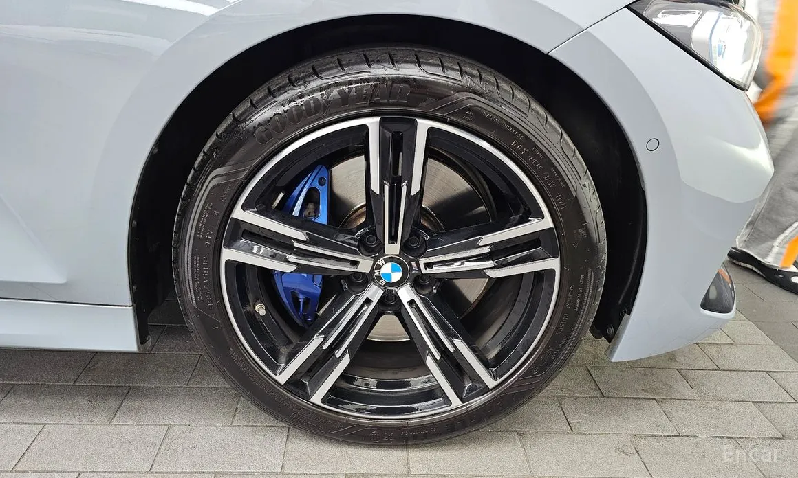 Photo 5 - BMW 3 Series