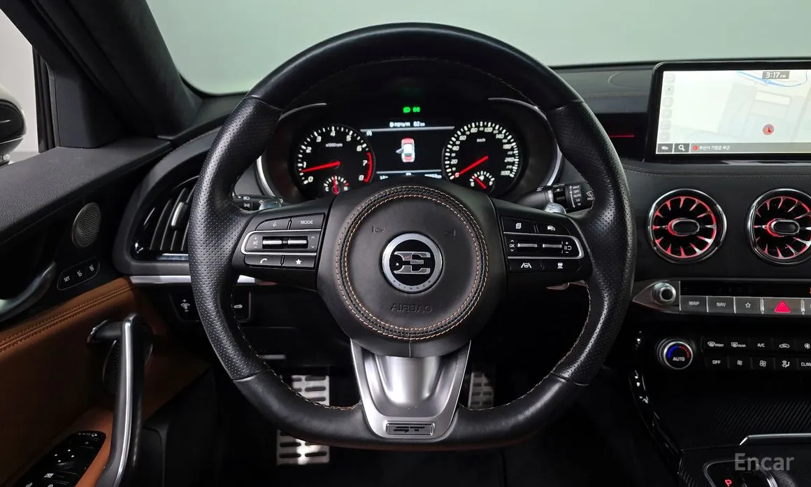 Фото 13 - Kia Stinger