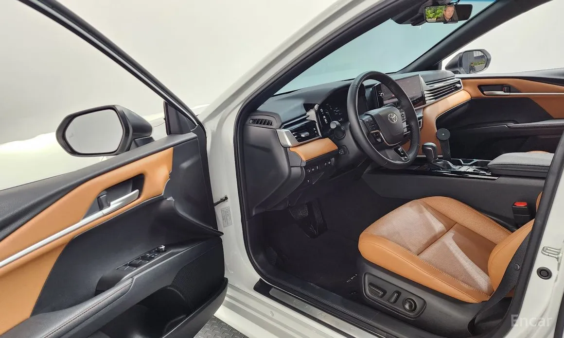 Фото 10 - Toyota Camry