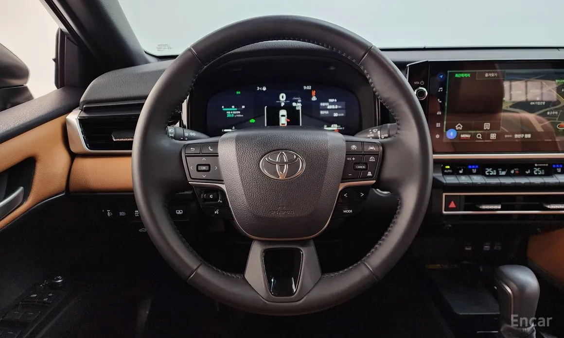 Фото 13 - Toyota Camry