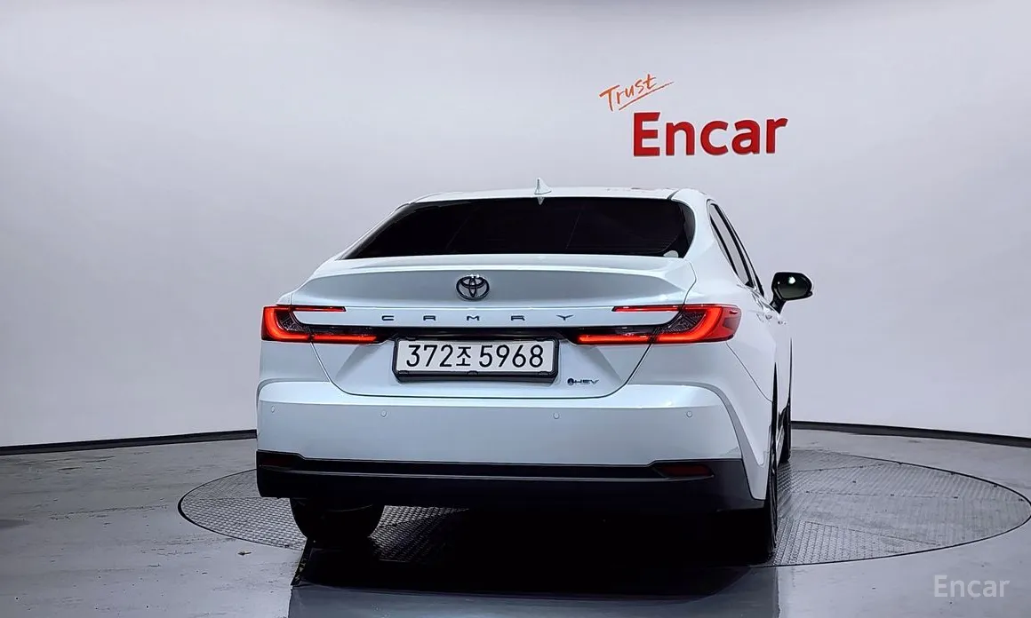 Фото 4 - Toyota Camry