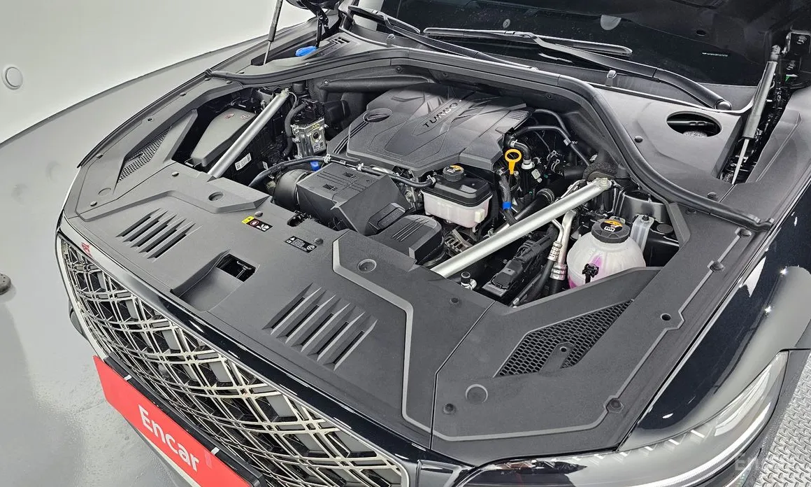 Фото 6 - Genesis GV70