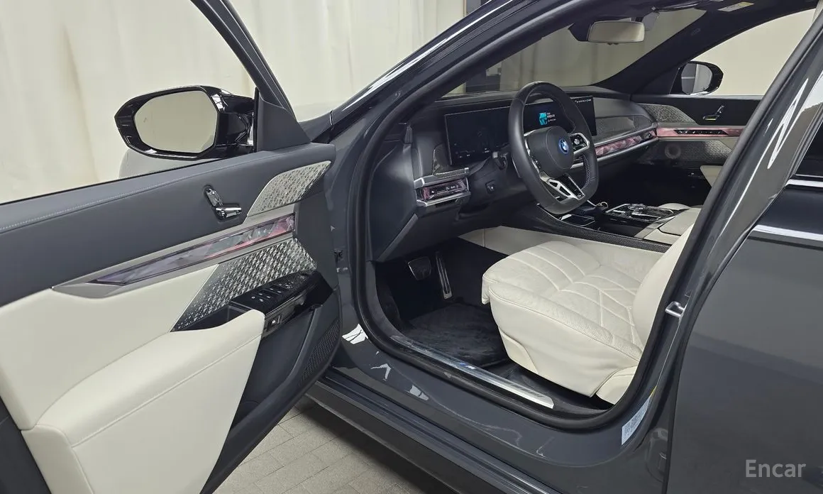 Фото 10 - BMW i7