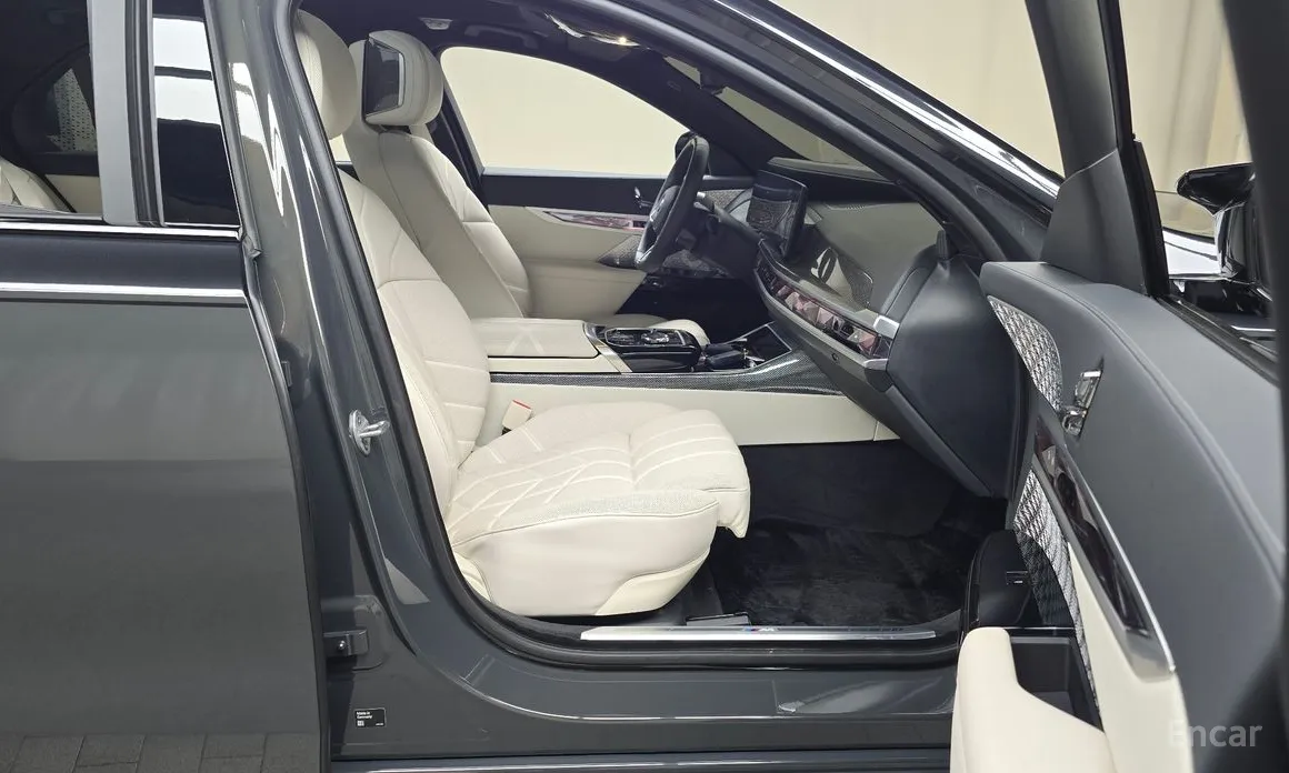 Фото 11 - BMW i7