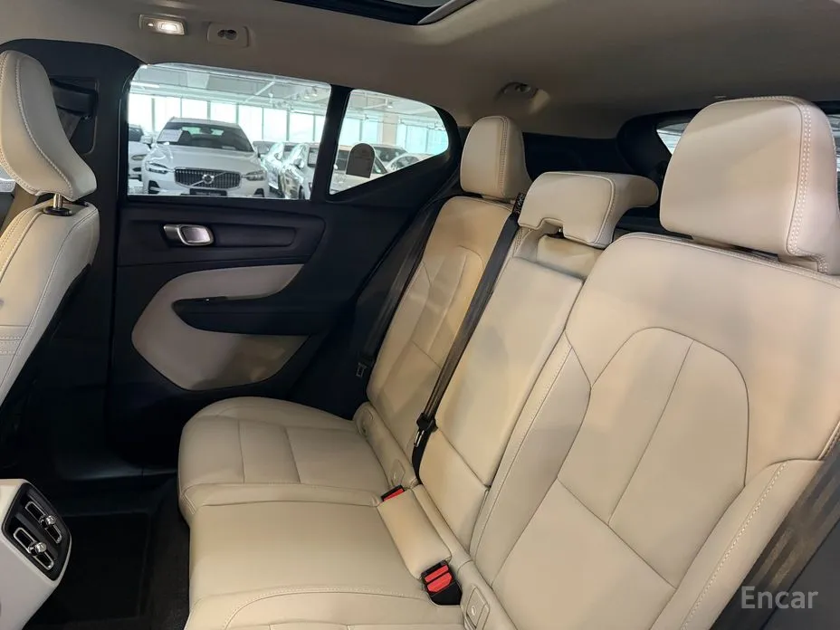 Фото 11 - Volvo XC40