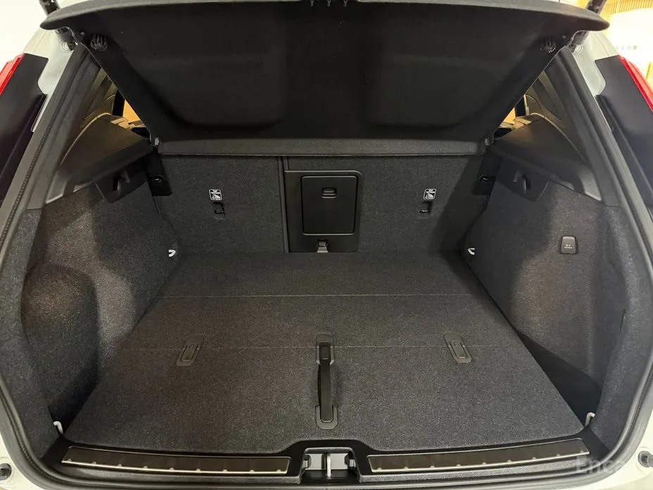 Фото 12 - Volvo XC40