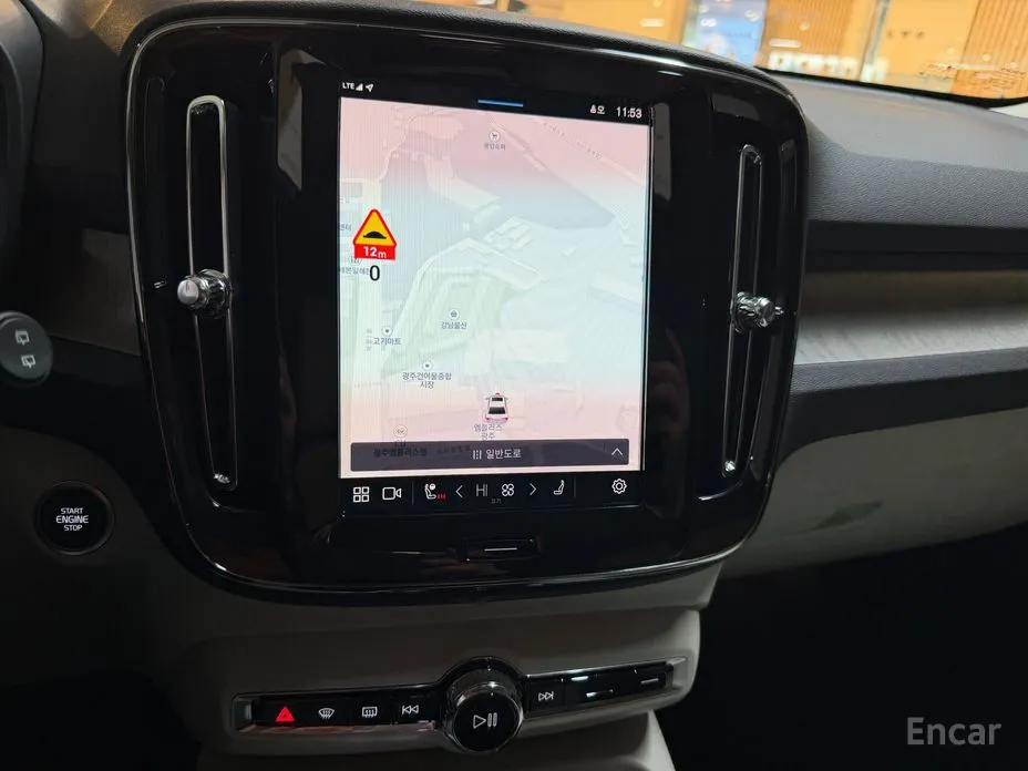 Фото 13 - Volvo XC40