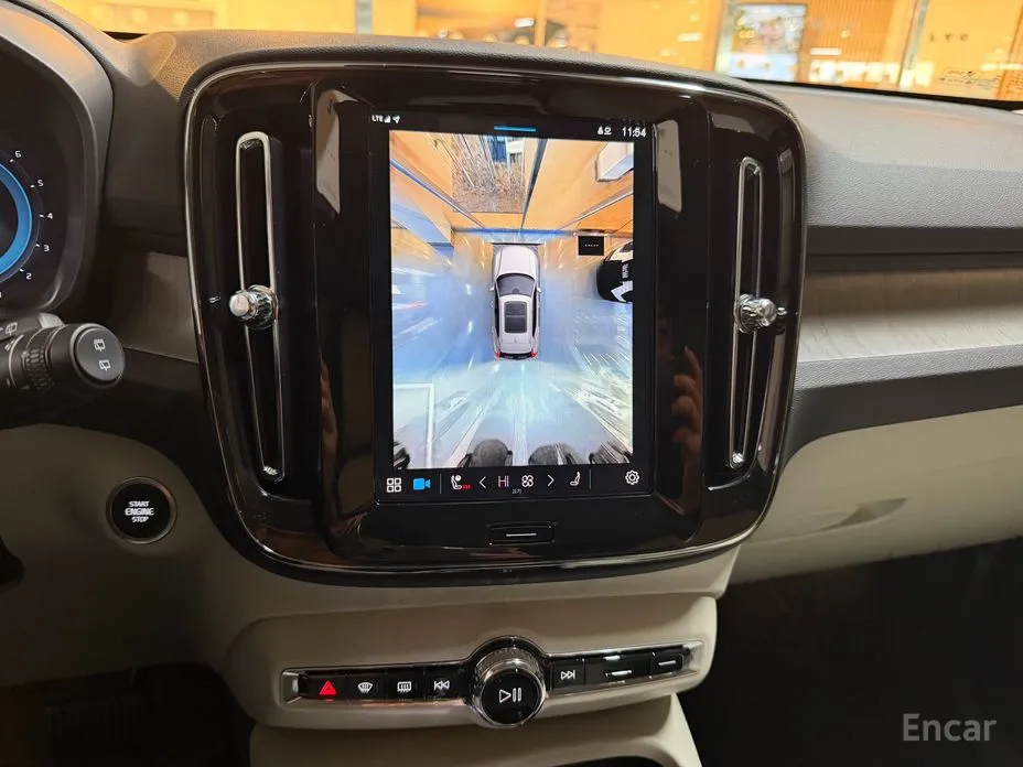 Фото 15 - Volvo XC40