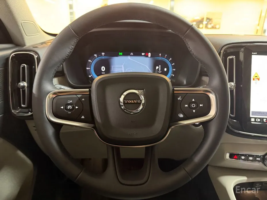 Фото 16 - Volvo XC40