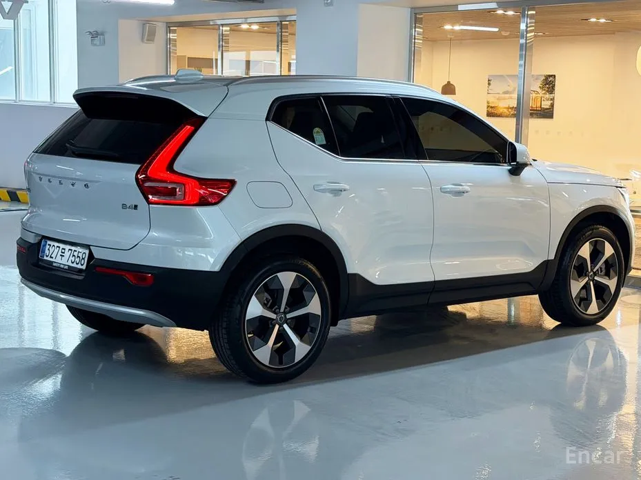 Фото 2 - Volvo XC40