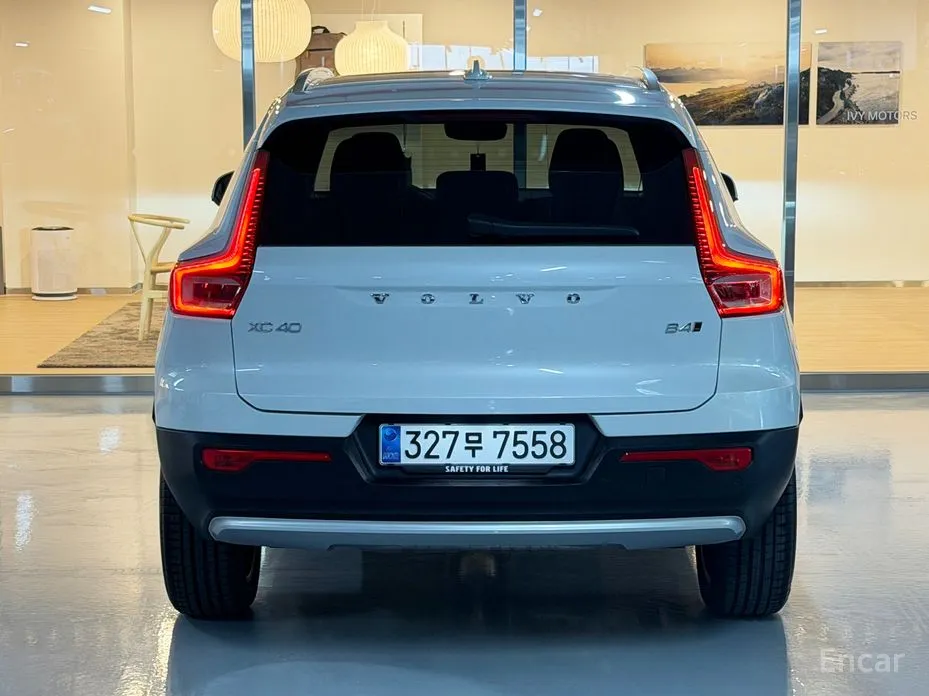 Фото 4 - Volvo XC40