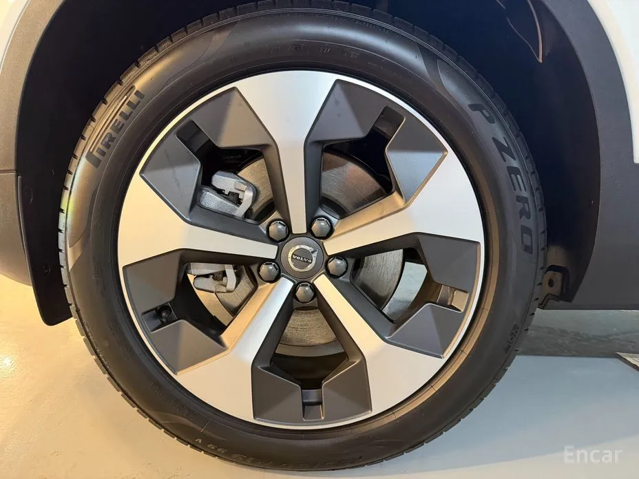 Фото 5 - Volvo XC40