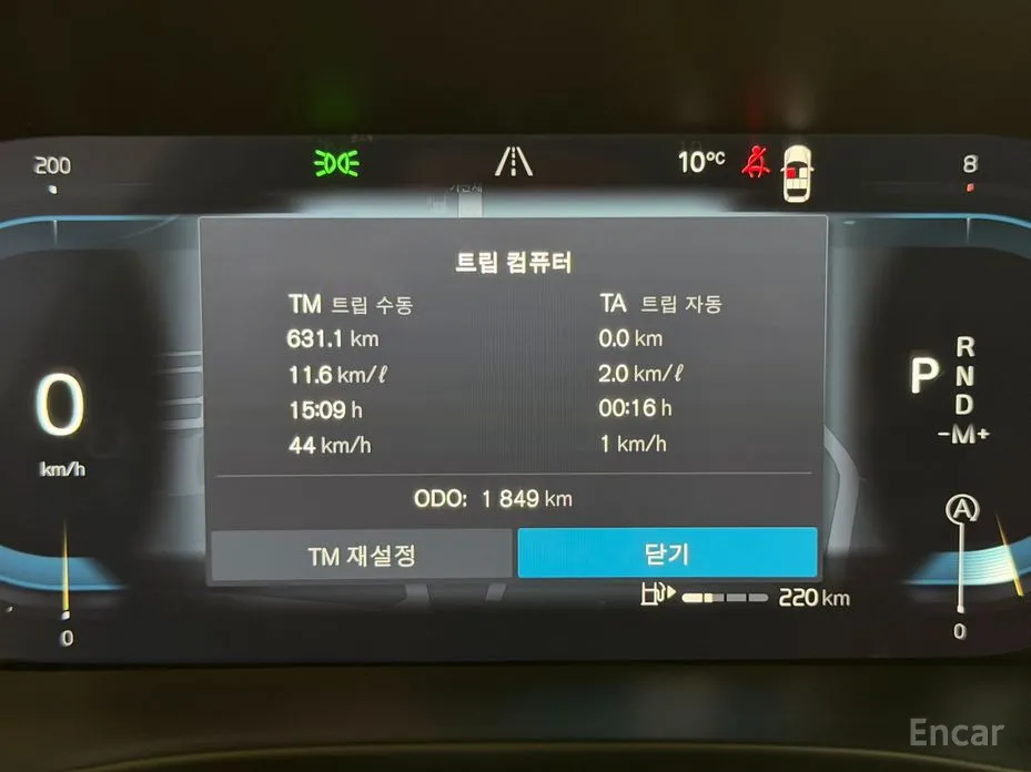 Фото 8 - Volvo XC40