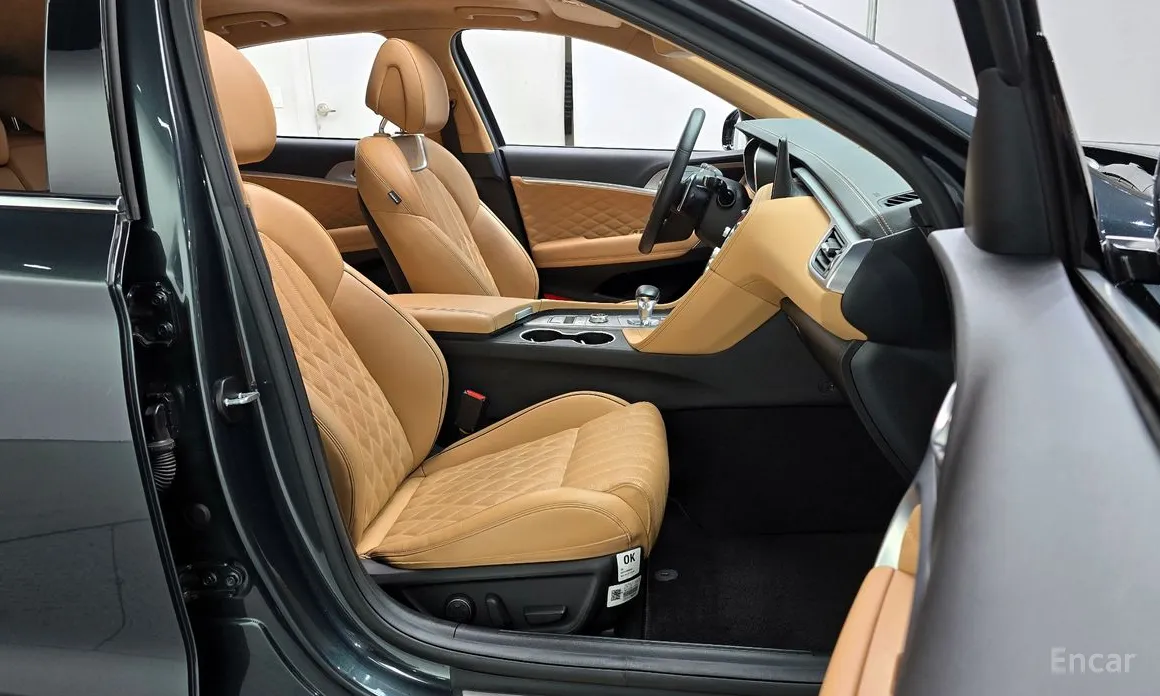 Фото 10 - Genesis G70