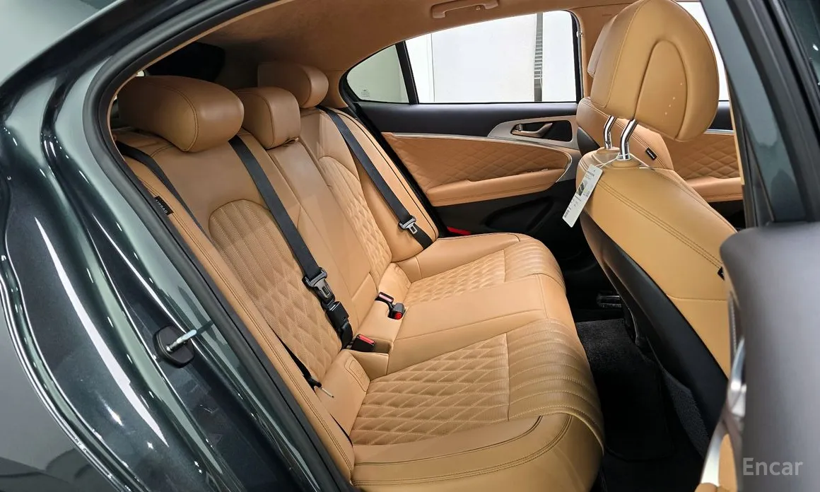 Фото 12 - Genesis G70