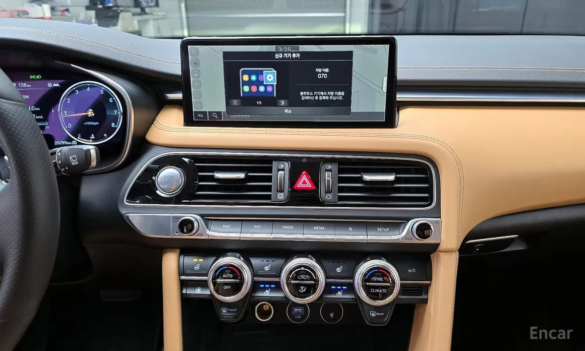 Фото 14 - Genesis G70