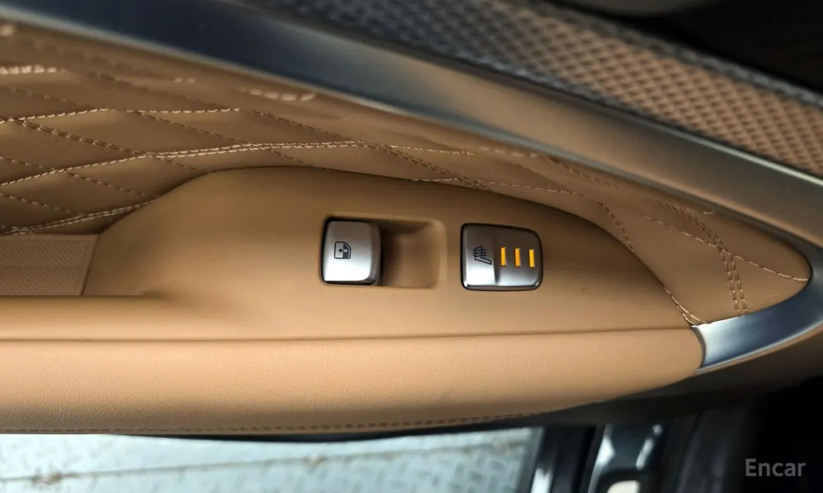 Фото 17 - Genesis G70