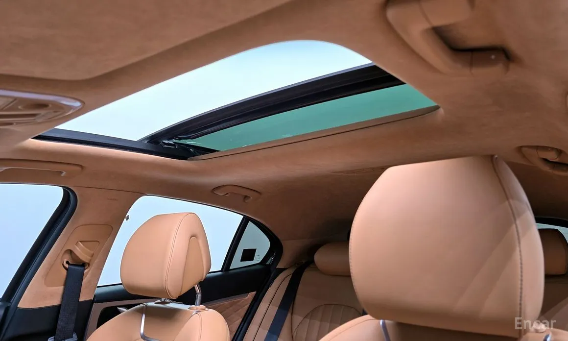 Фото 19 - Genesis G70