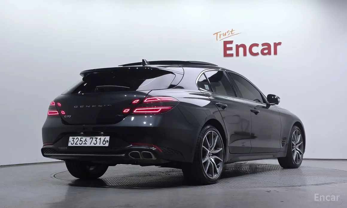 Фото 2 - Genesis G70