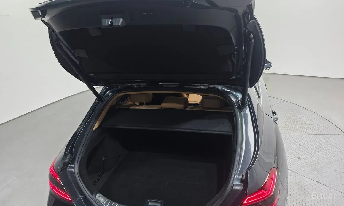 Фото 20 - Genesis G70