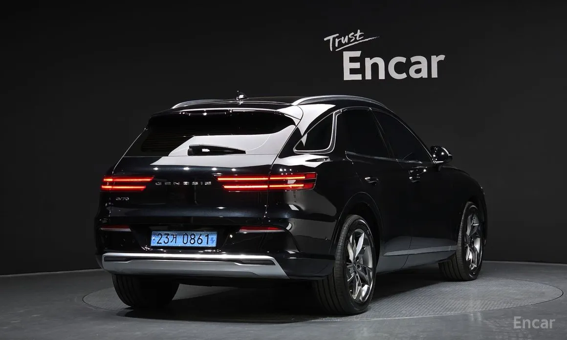 Фото 2 - Genesis GV70