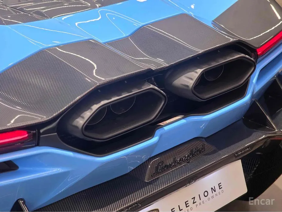 Фото 18 - Lamborghini Revuelto